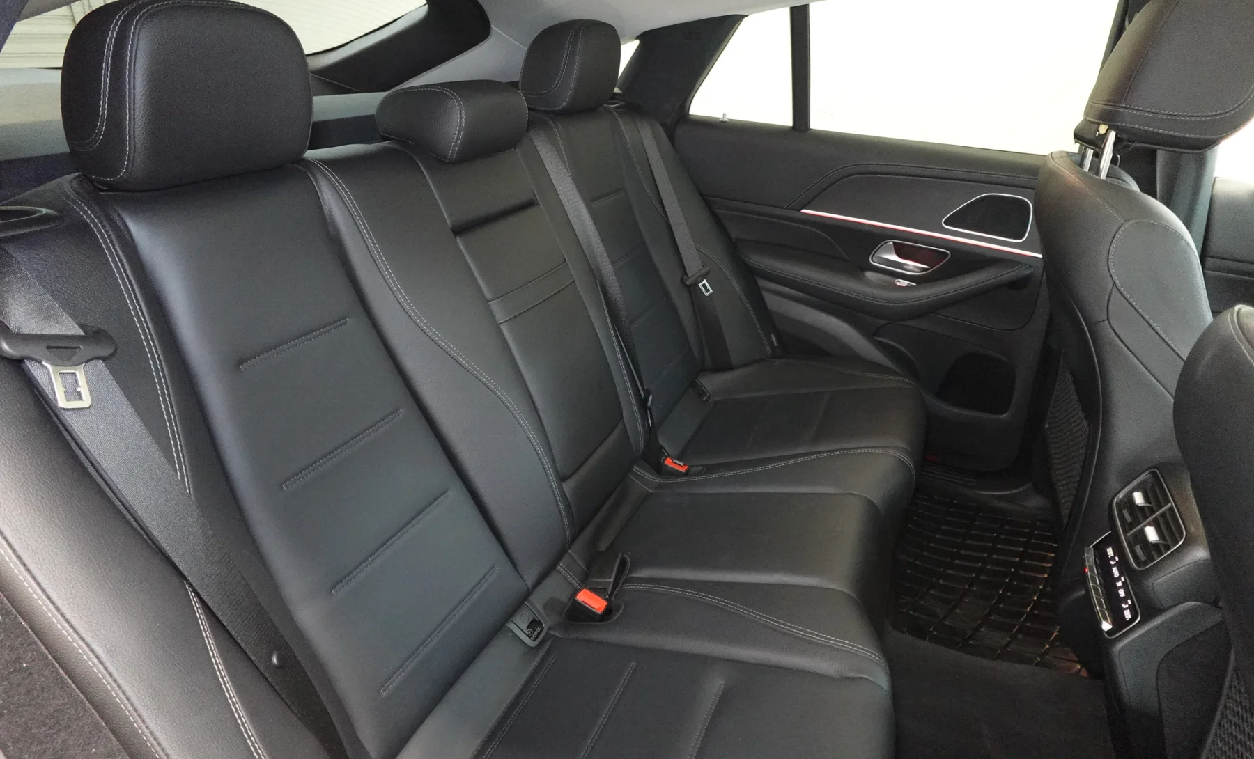 Mercedes-Benz GLE450 4Matic Coupe 2023 — interior 5 de 10