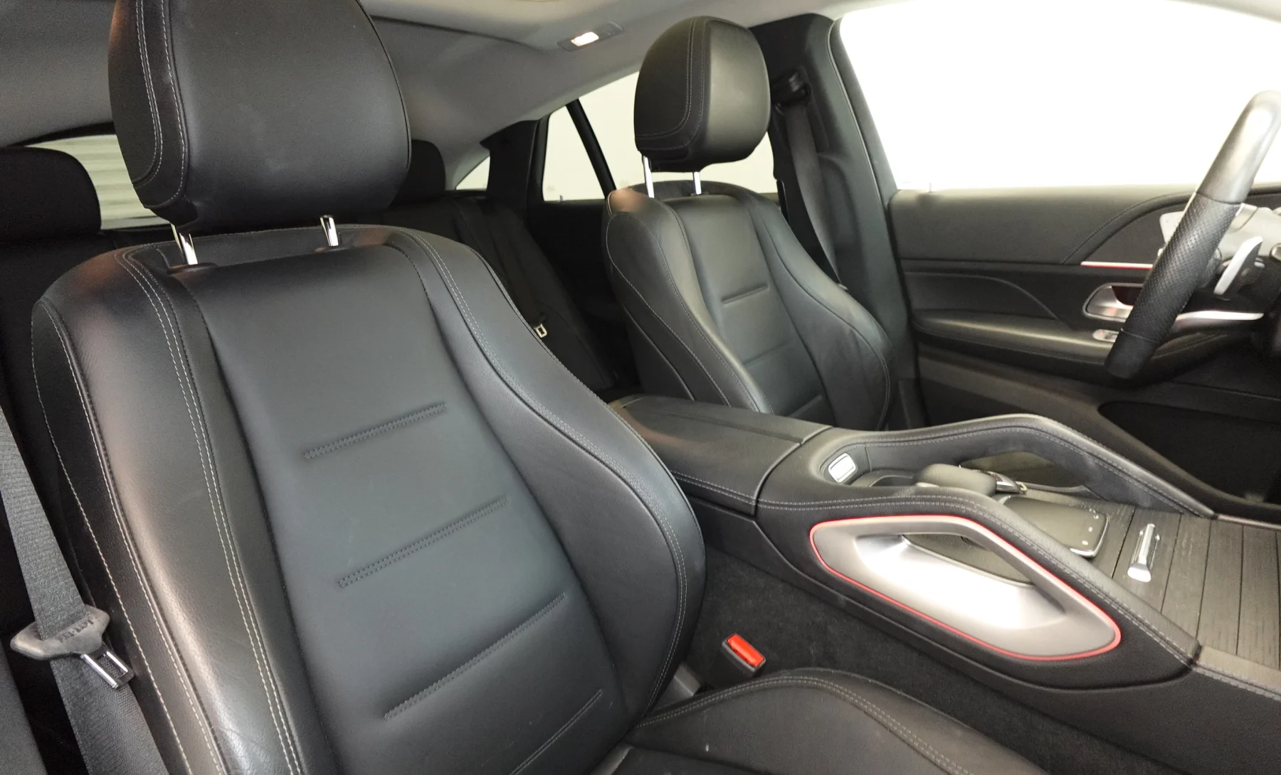 Mercedes-Benz GLE450 4Matic Coupe 2023 — interior 7 de 10