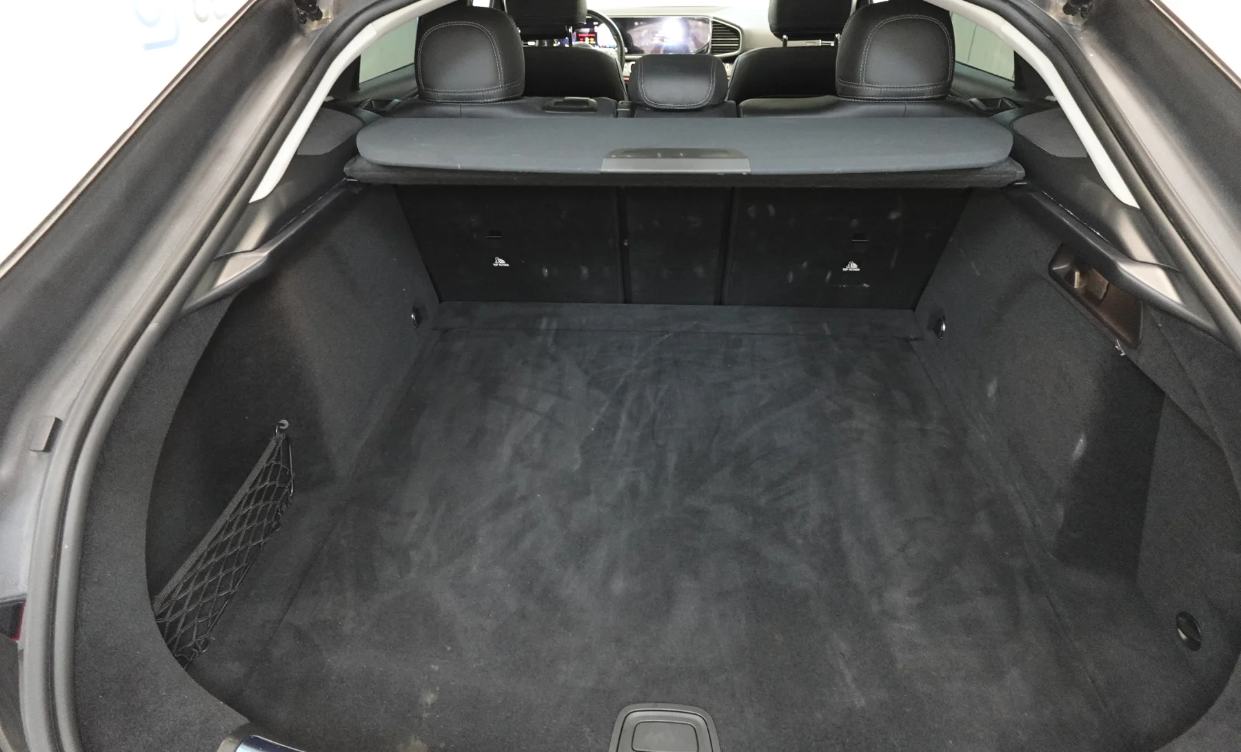 Mercedes-Benz GLE450 4Matic Coupe 2023 — interior 10 de 10