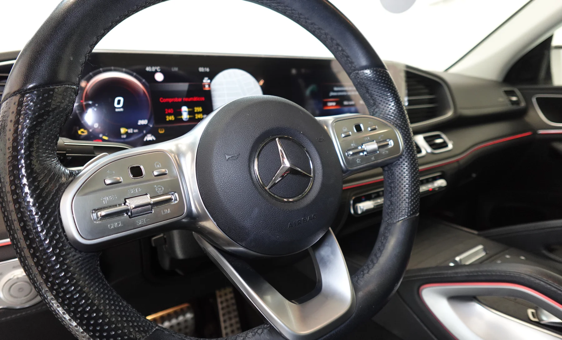 Mercedes-Benz GLE450 4Matic Coupe 2023 — interior 1 de 10