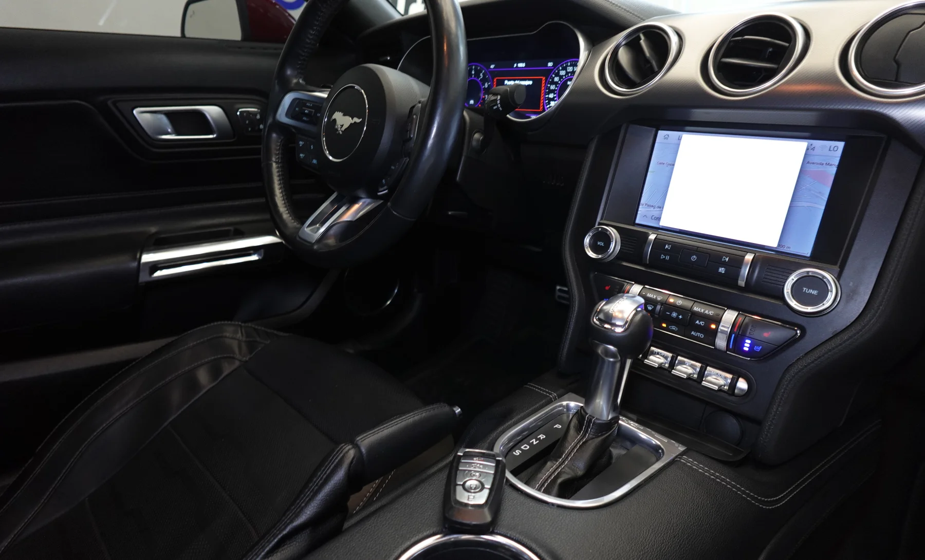Ford Mustang EcoBoost Premium 2022 — interior 5 de 10