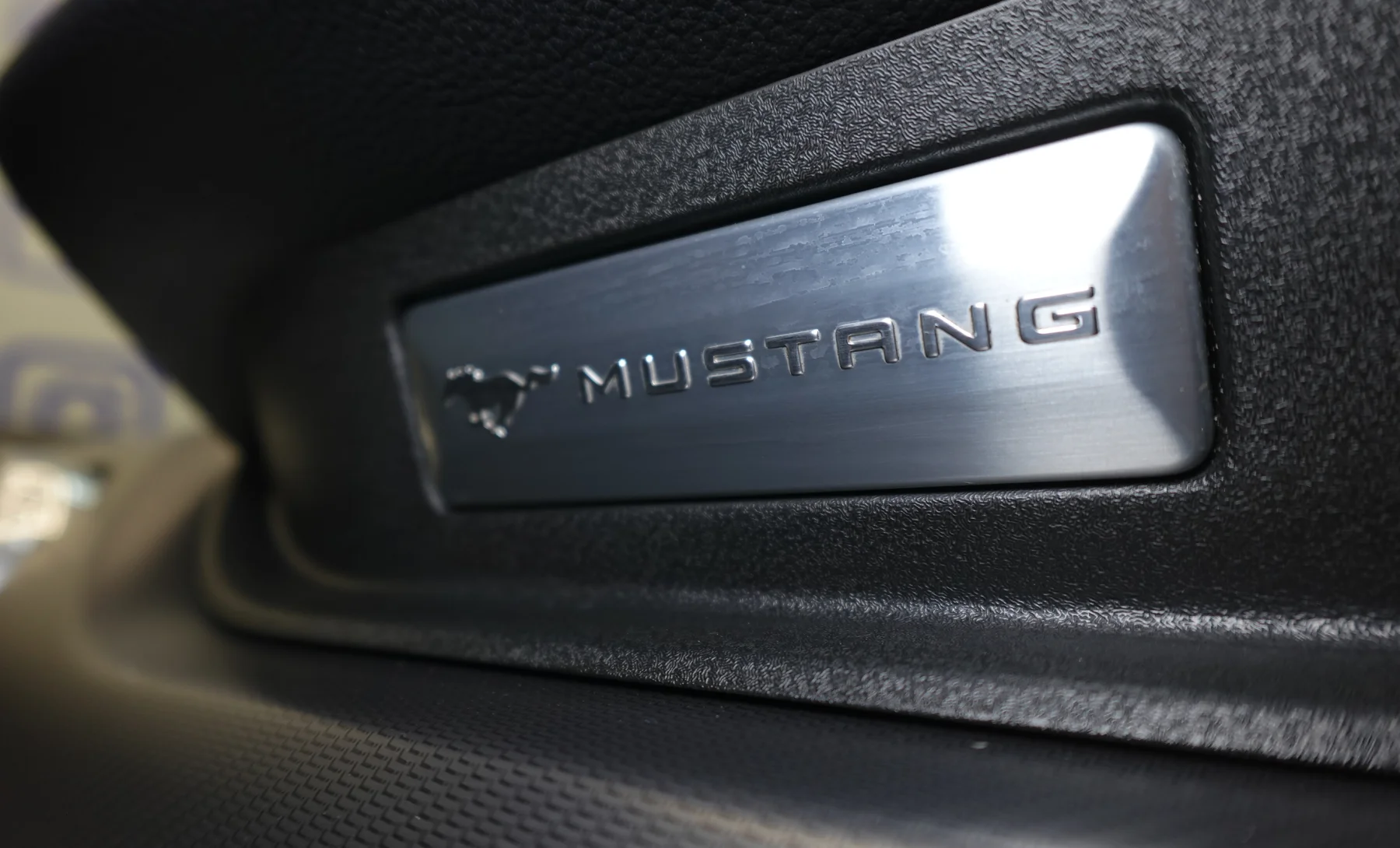 Ford Mustang EcoBoost Premium 2022 — interior 6 de 10