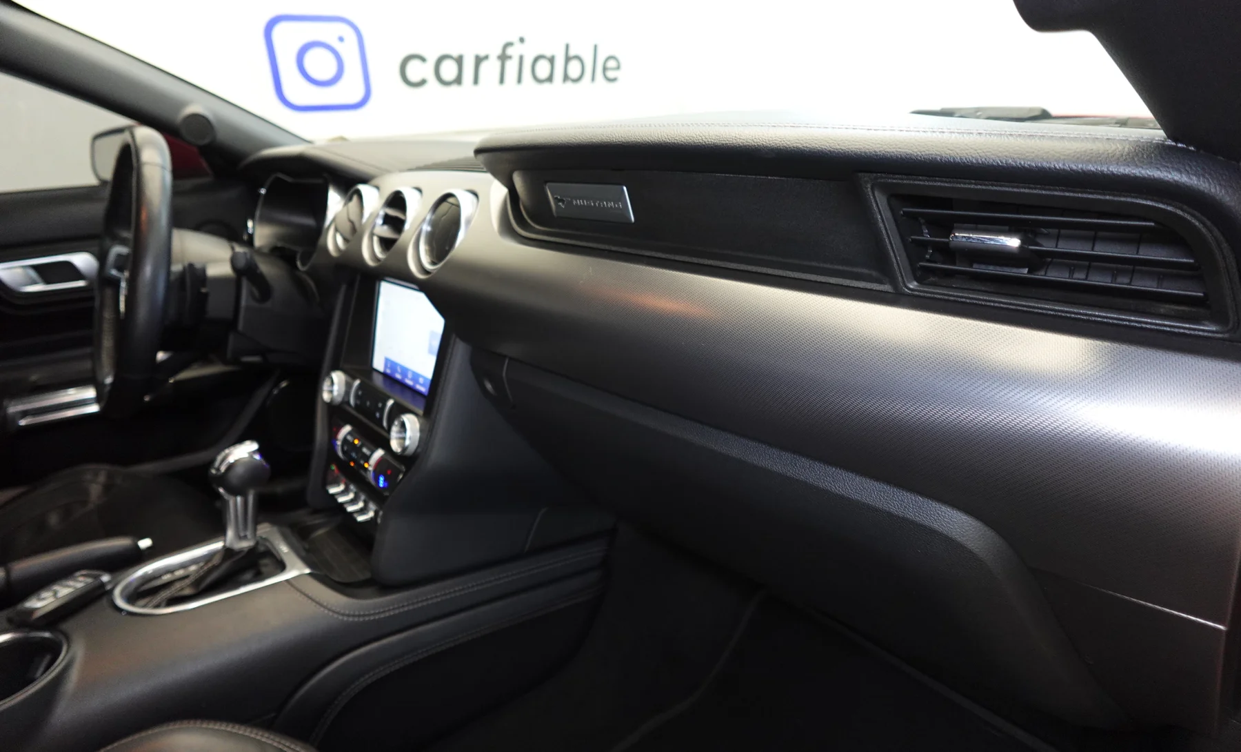 Ford Mustang EcoBoost Premium 2022 — interior 7 de 10