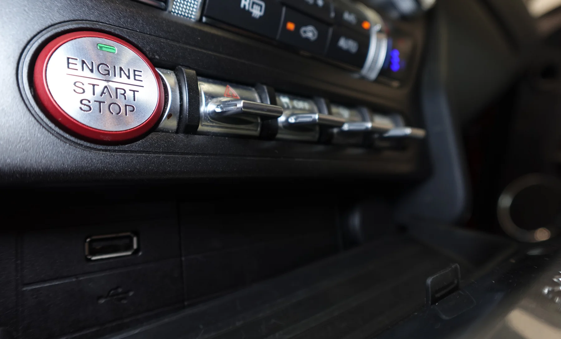Ford Mustang EcoBoost Premium 2022 — interior 10 de 10