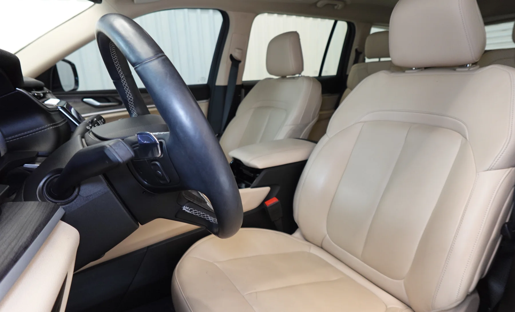 Jeep Grand Cherokee L Limited 2021 — interior 2 de 10