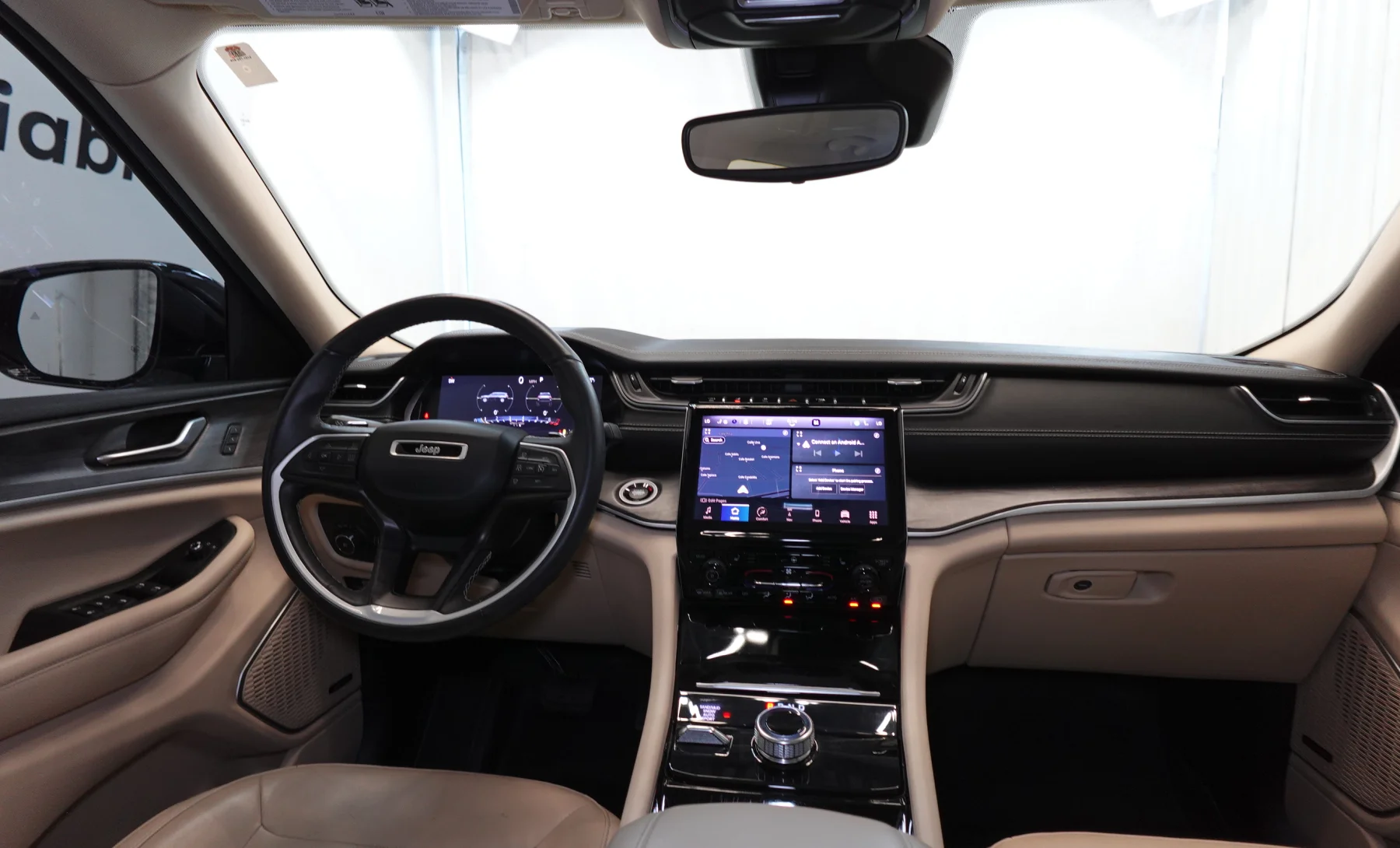 Jeep Grand Cherokee L Limited 2021 — interior 4 de 10
