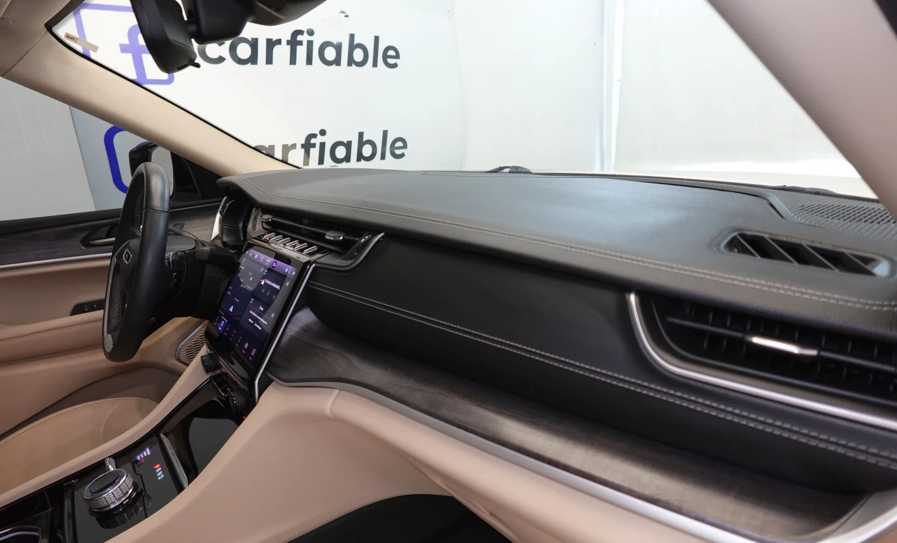 Jeep Grand Cherokee L Limited 2021 — interior 9 de 10