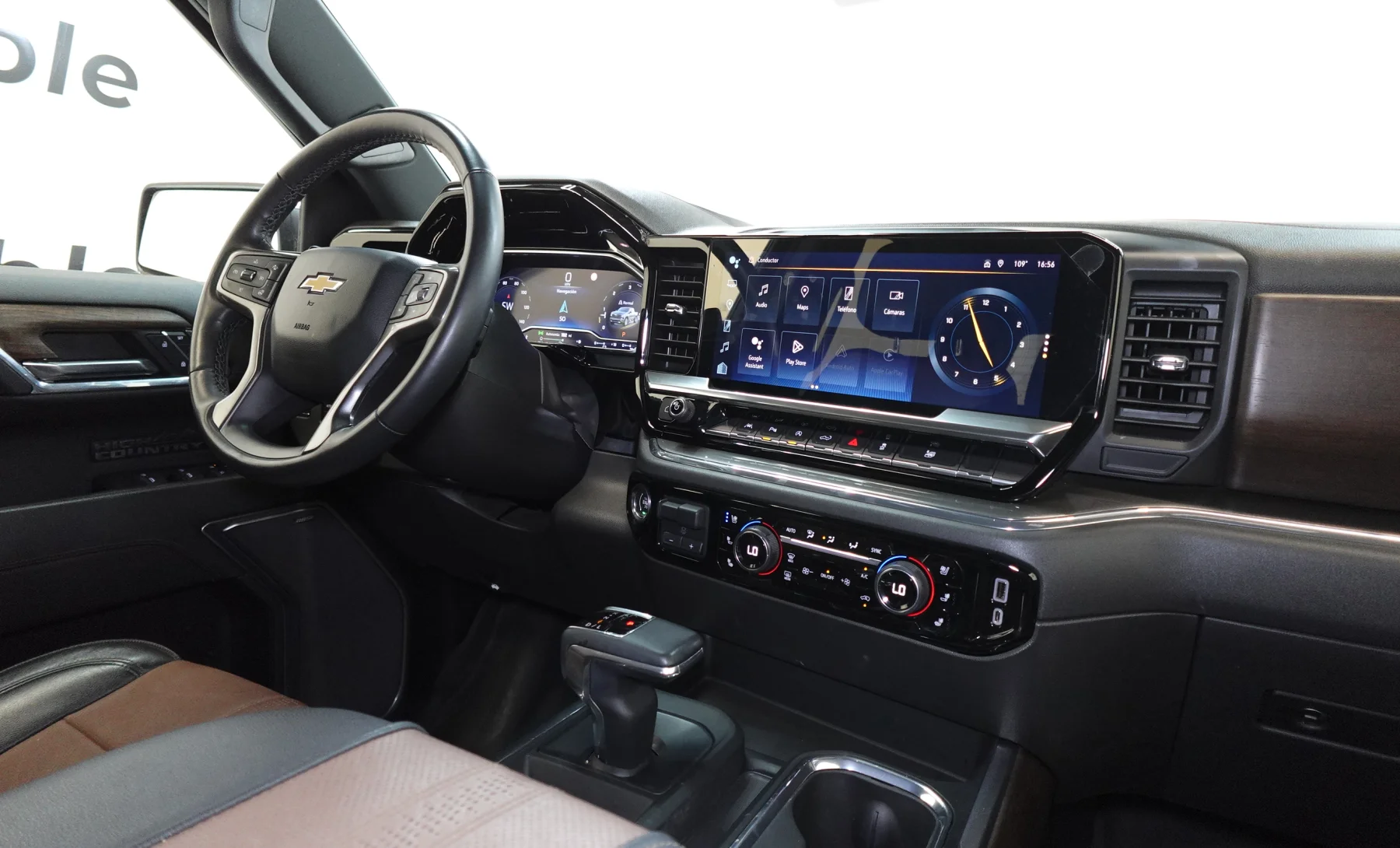 Chevrolet Silverado 1500 High Country 2023 — interior 6 de 10