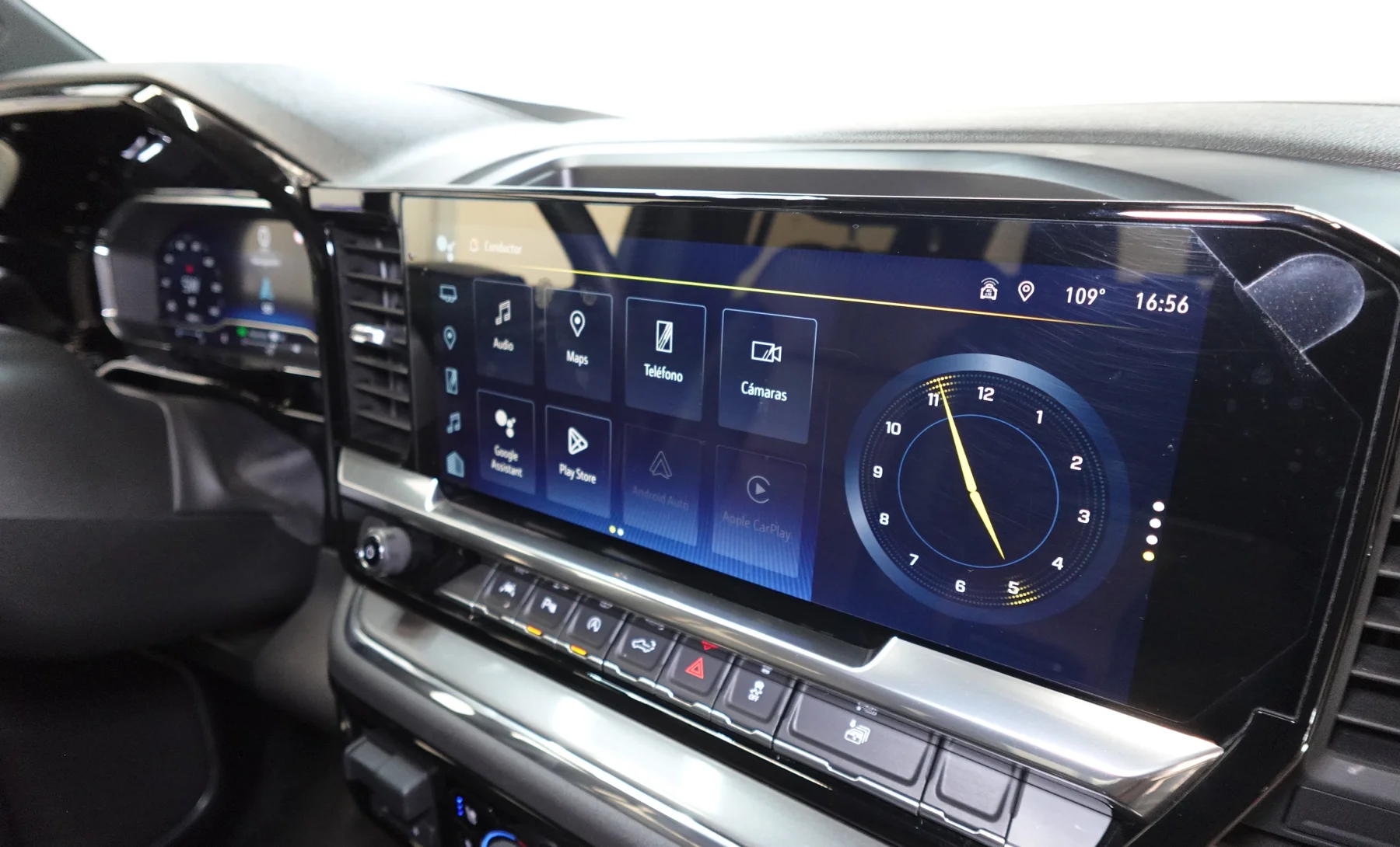 Chevrolet Silverado 1500 High Country 2023 — interior 7 de 10
