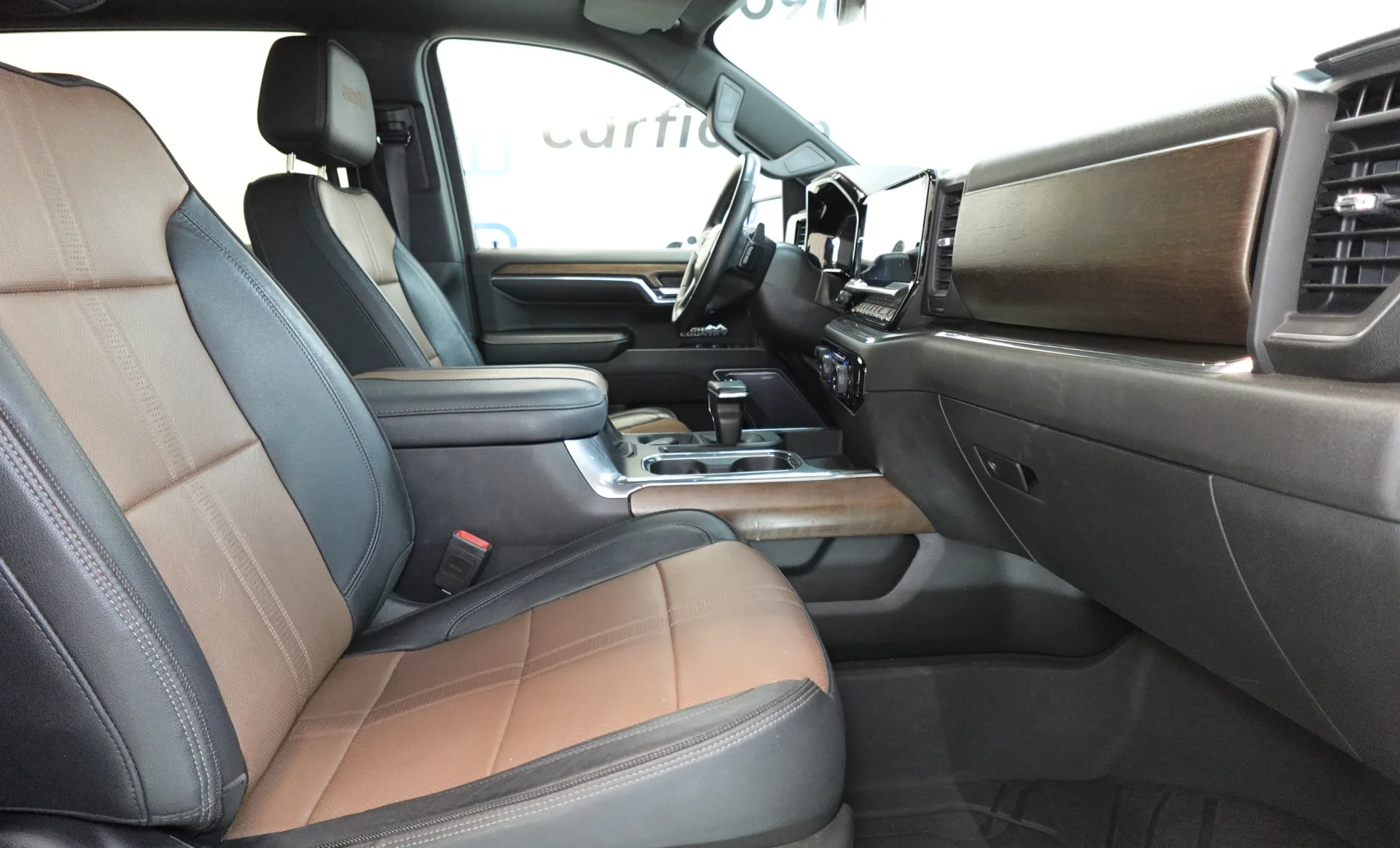 Chevrolet Silverado 1500 High Country 2023 — interior 9 de 10