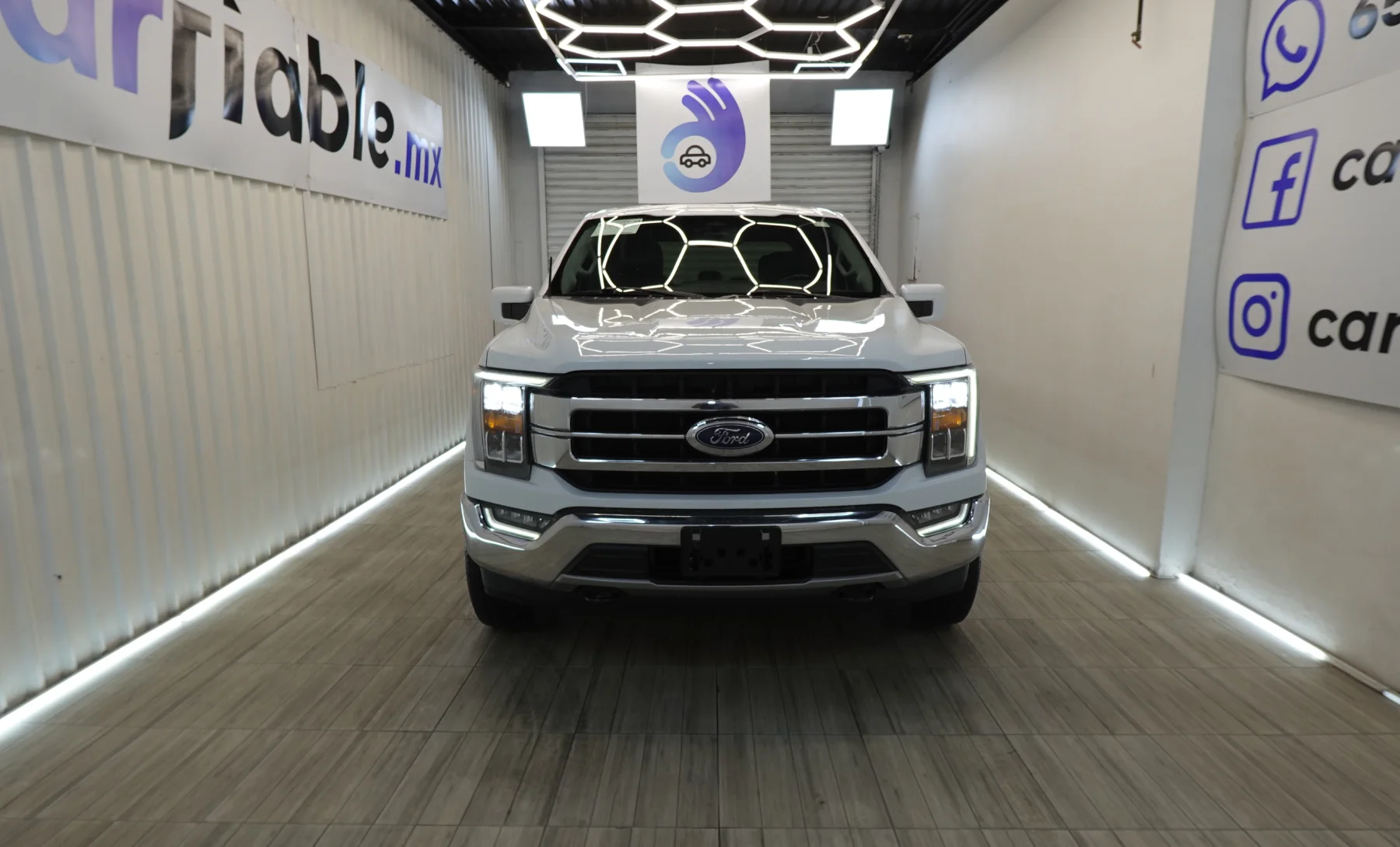 Ford F-150 Lariat 2021 — exterior 2 de 10