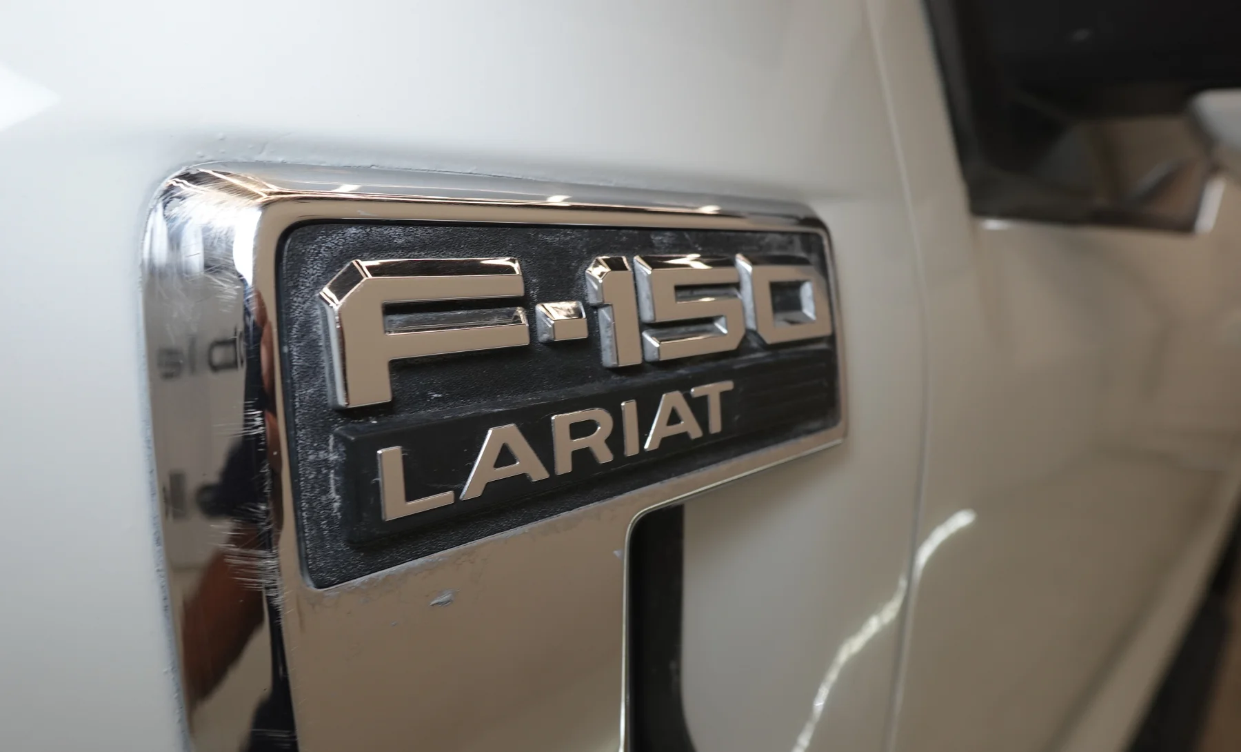 Ford F-150 Lariat 2021 — exterior 8 de 10