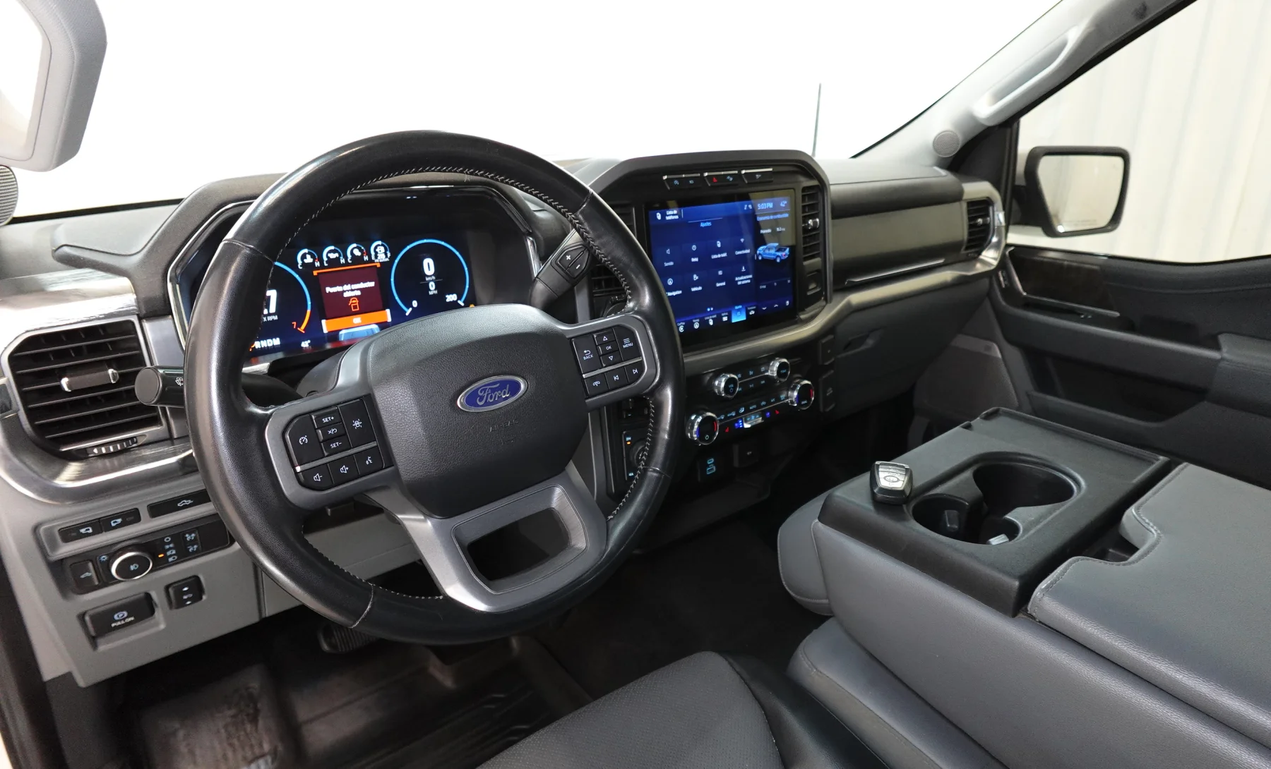 Ford F-150 Lariat 2021 — interior 1 de 10
