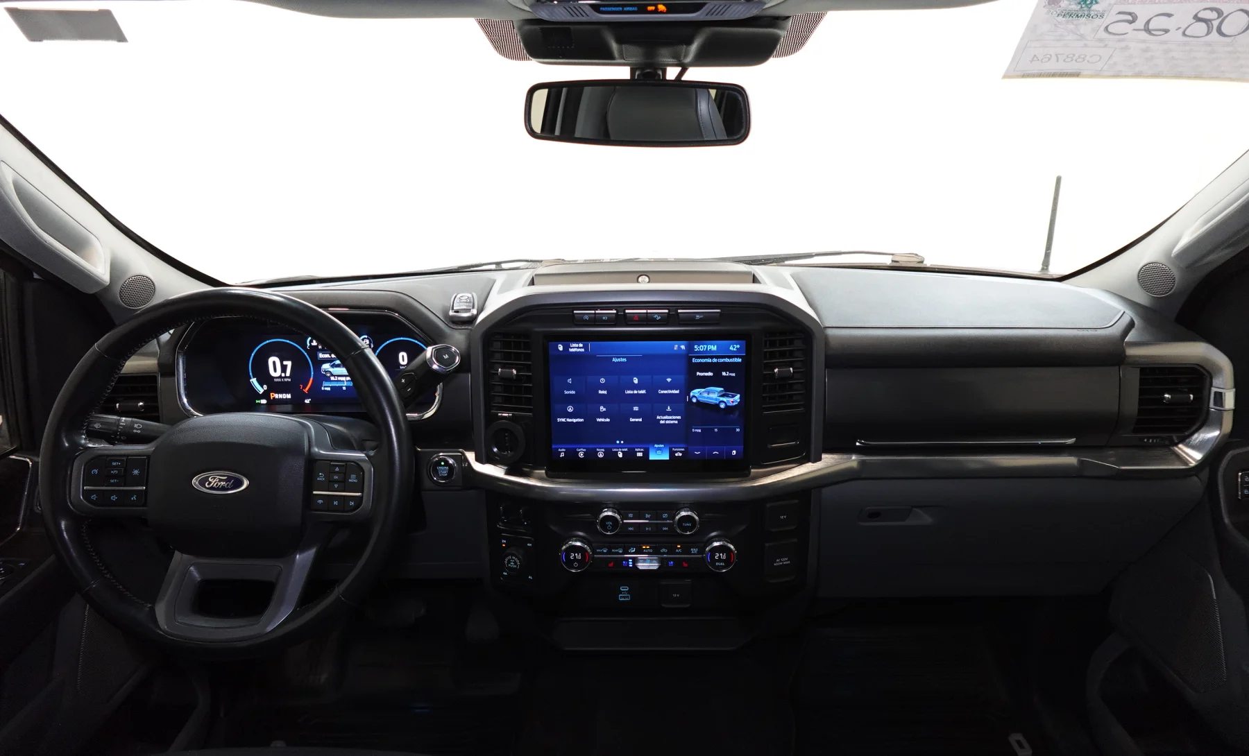 Ford F-150 Lariat 2021 — interior 4 de 10