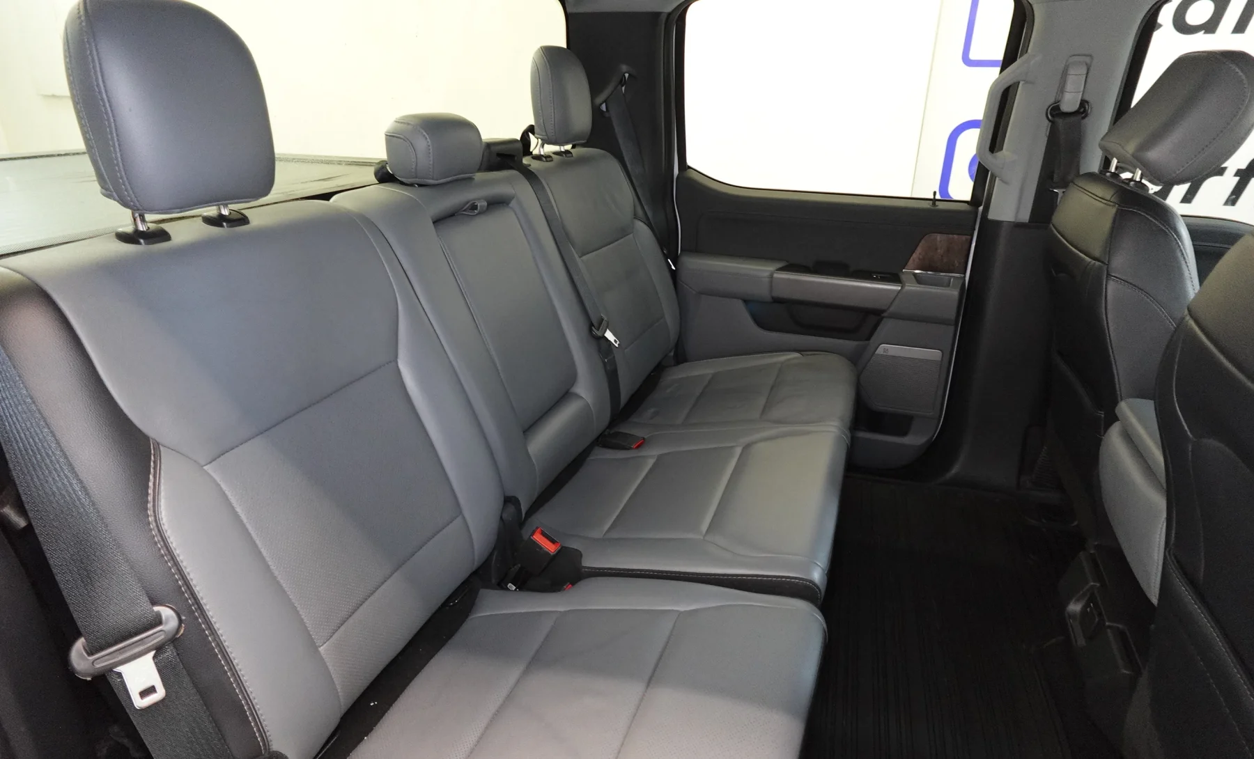 Ford F-150 Lariat 2021 — interior 5 de 10