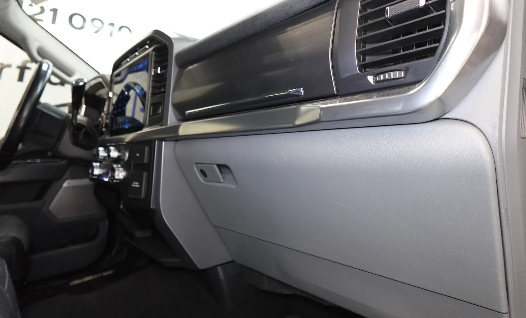 Ford F-150 Lariat 2021 — interior 6 de 10
