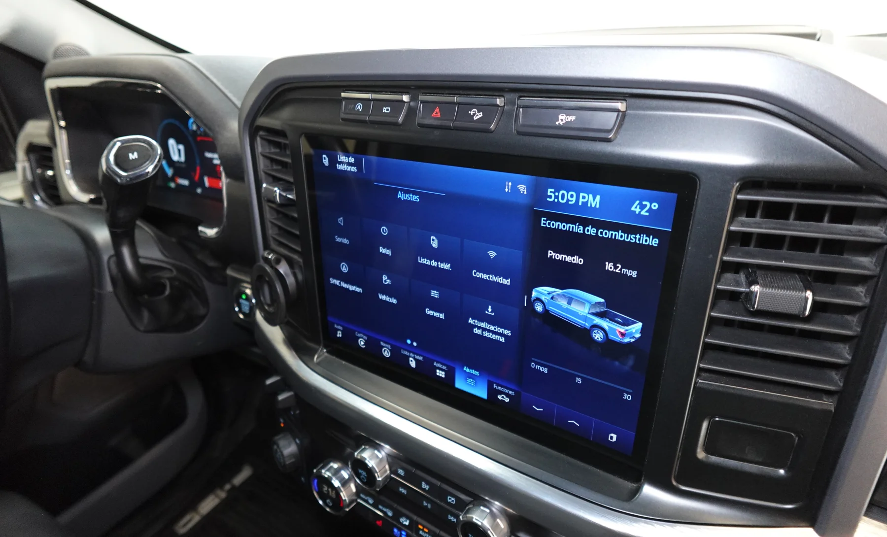 Ford F-150 Lariat 2021 — interior 7 de 10