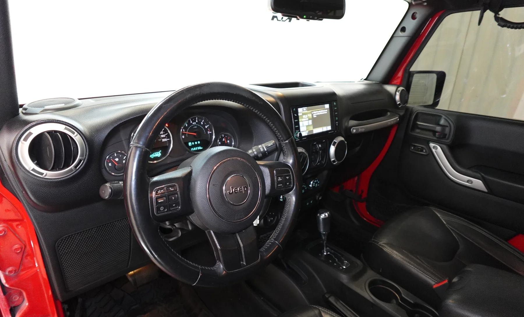Jeep Wrangler Unlimited Sahara 2018 — interior 1 de 10
