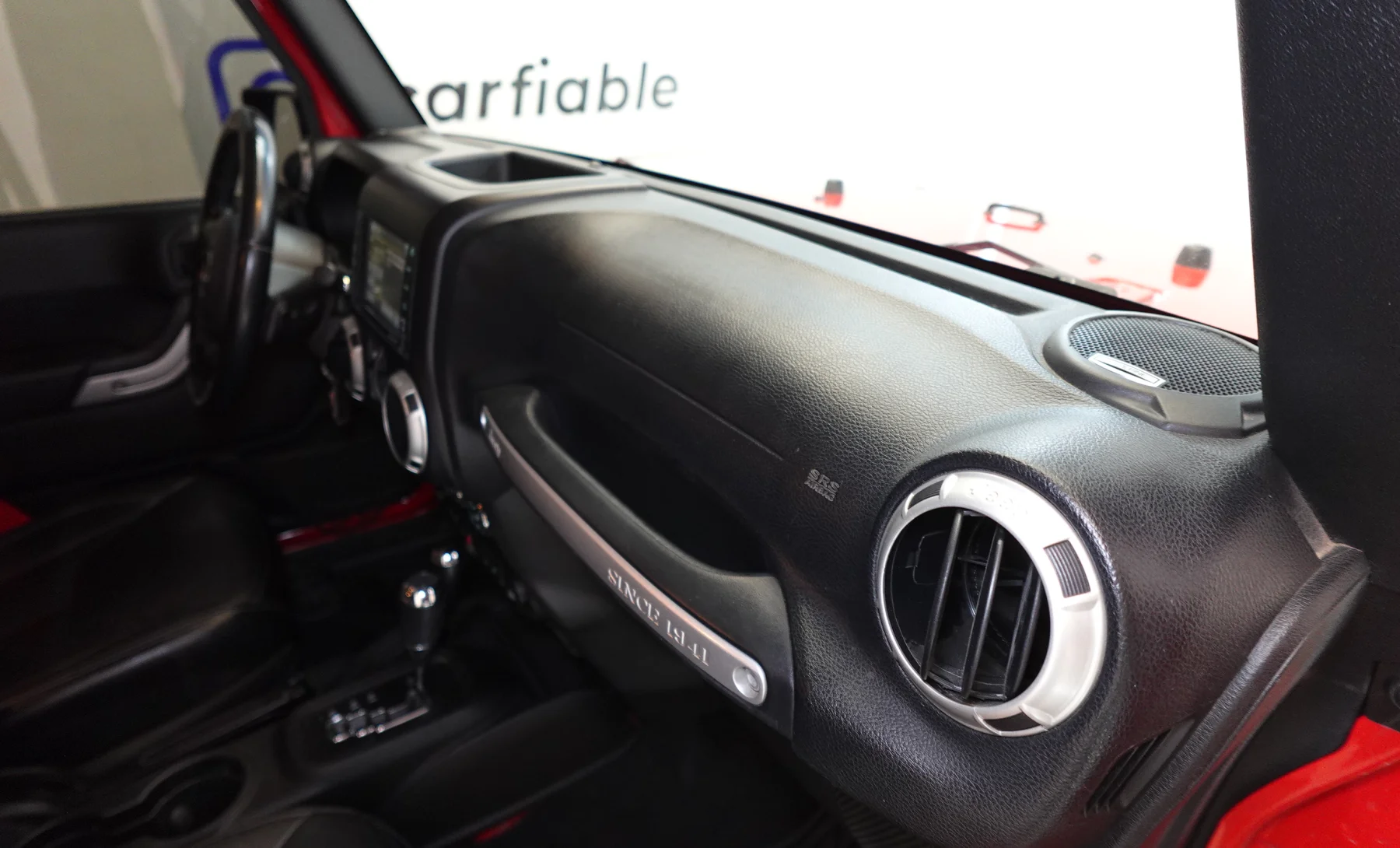 Jeep Wrangler Unlimited Sahara 2018 — interior 5 de 10