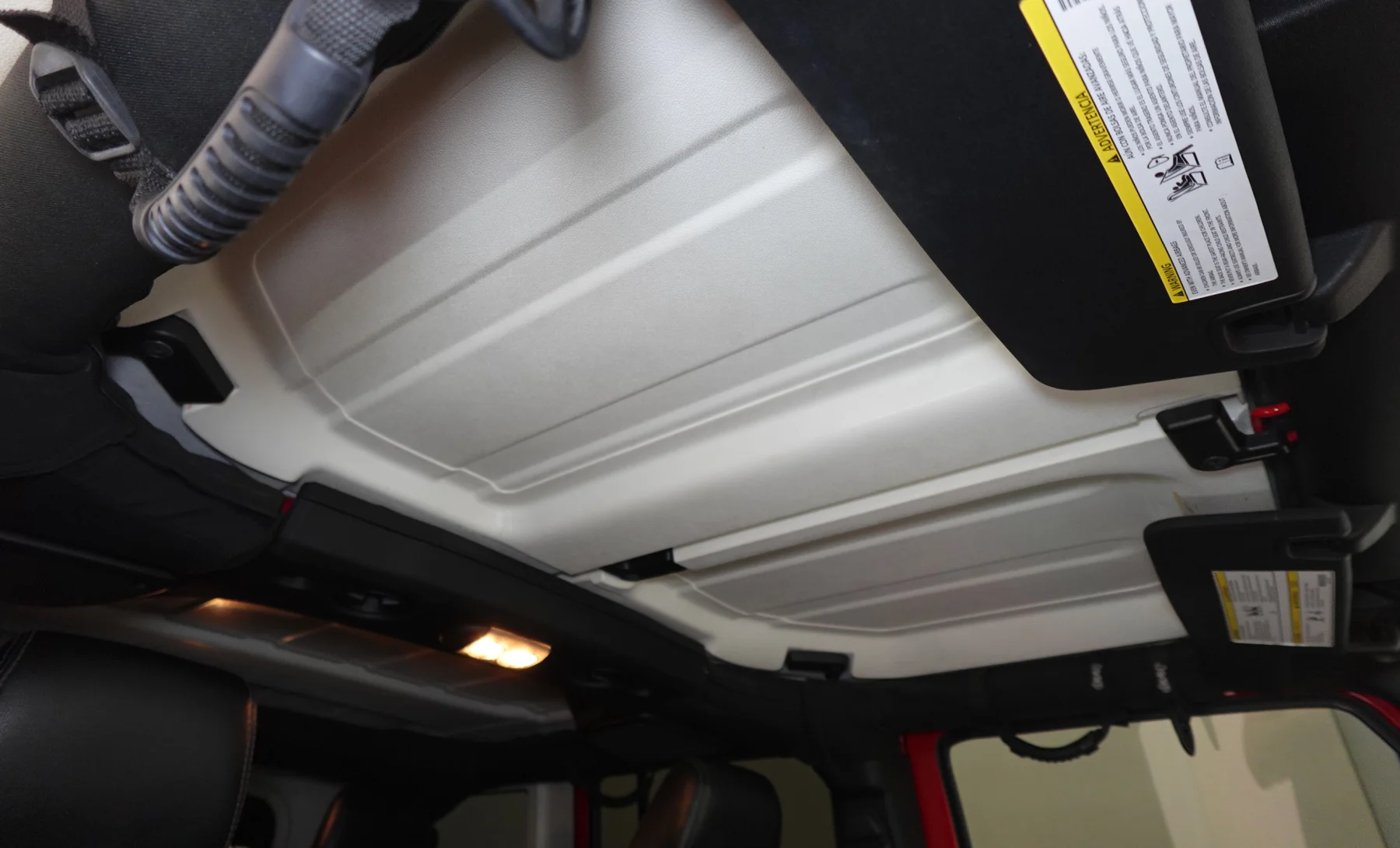 Jeep Wrangler Unlimited Sahara 2018 — interior 7 de 10
