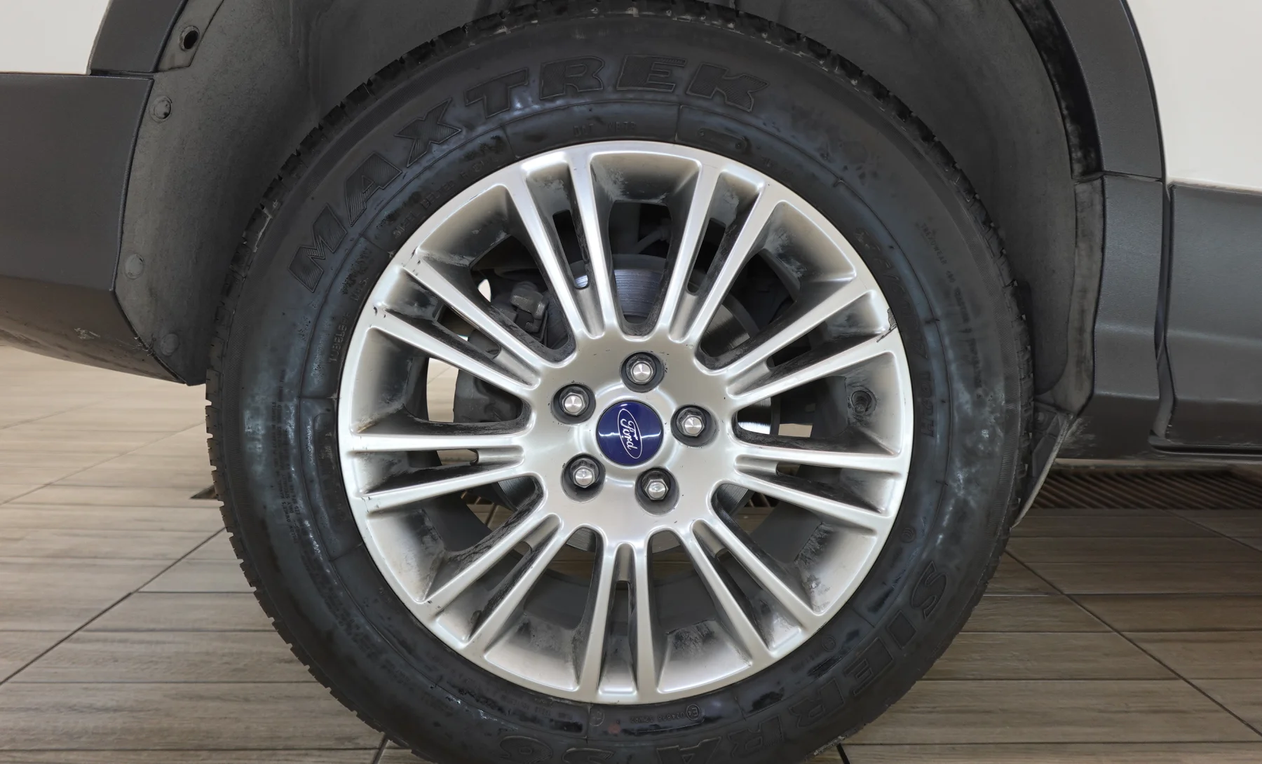 Ford Escape Trend 2015 — exterior 10 de 10