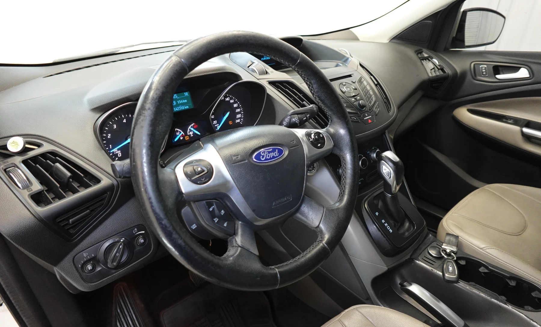 Ford Escape Trend 2015 — interior 1 de 10