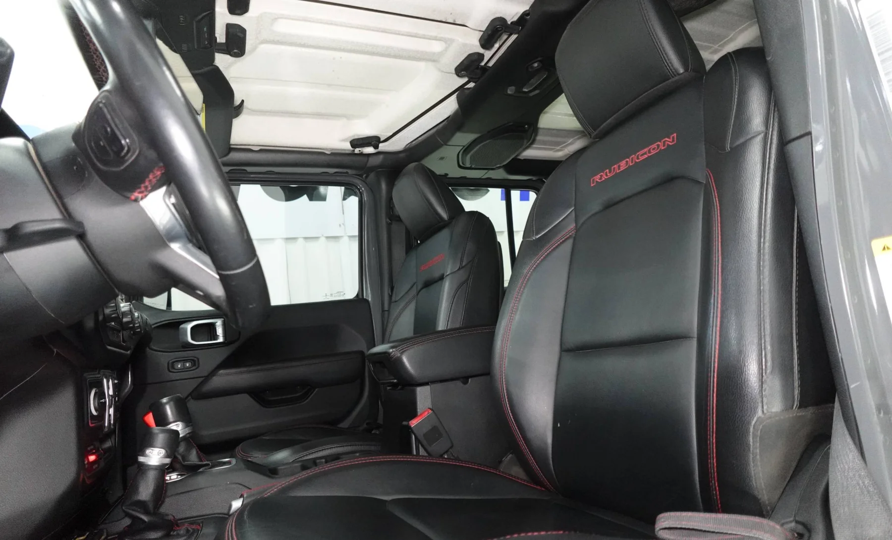 Jeep Wrangler Rubicon Deluxe 2019 — interior 2 de 4