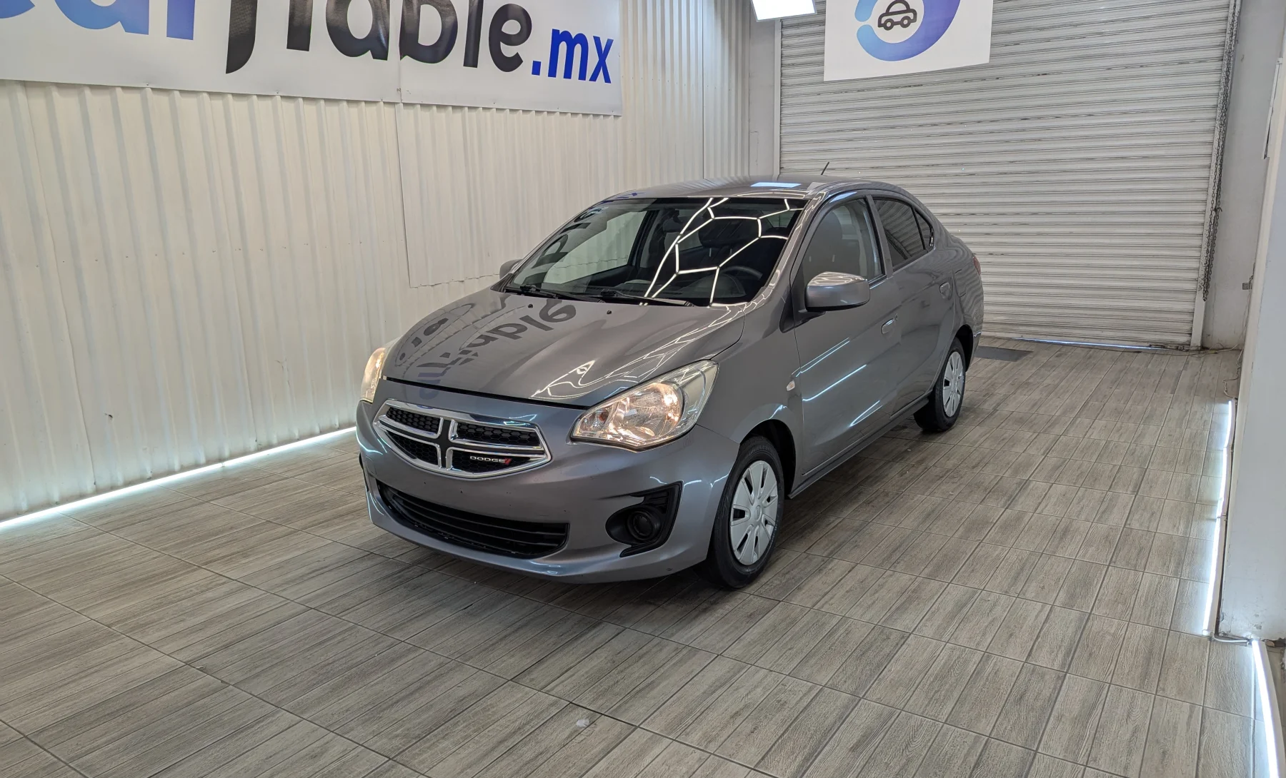 Dodge Attitude SE 2022 — exterior 1 de 10