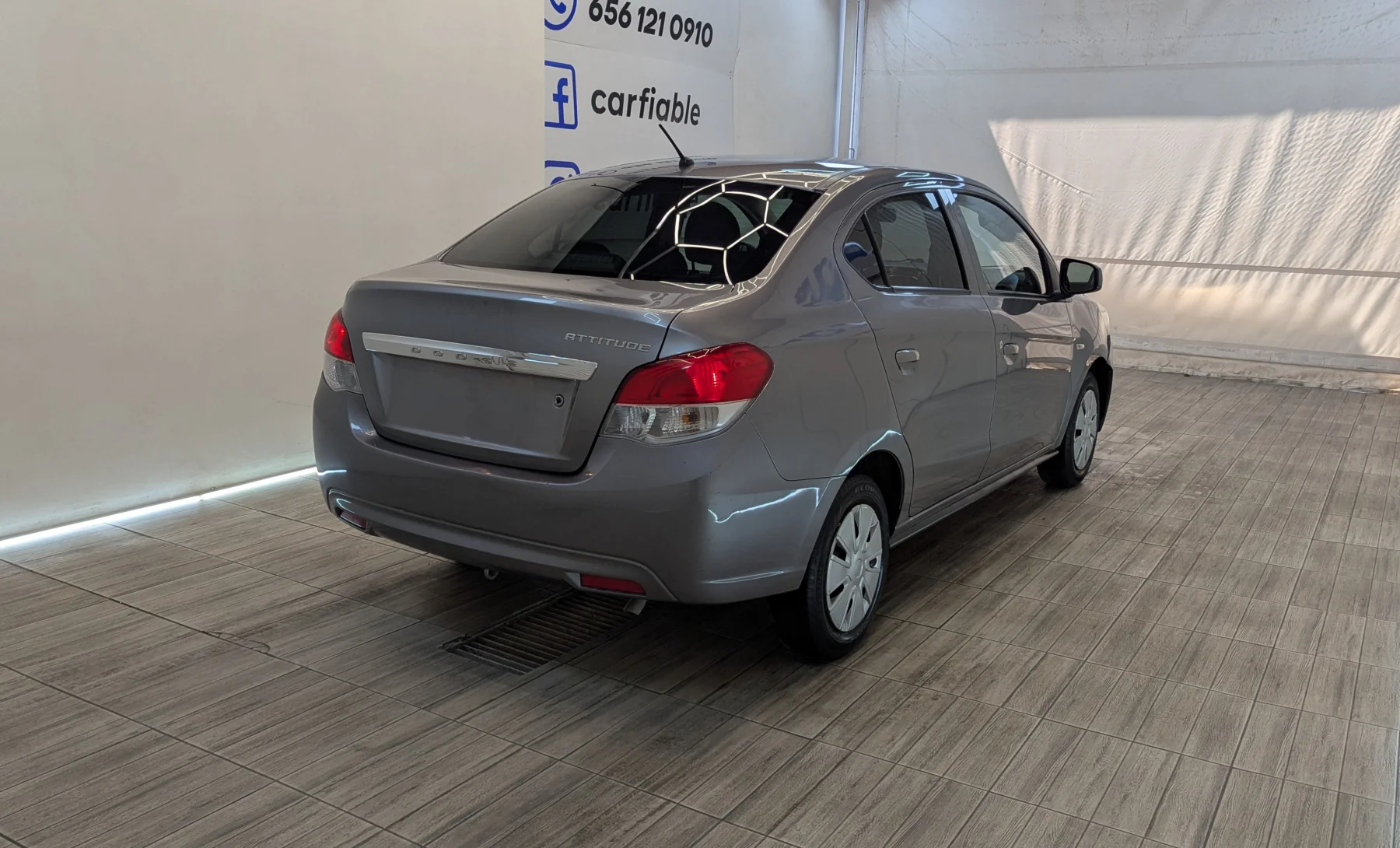 Dodge Attitude SE 2022 — exterior 4 de 10