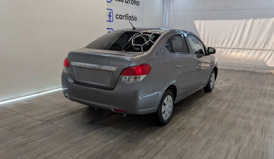 Dodge Attitude SE 2022 — exterior 4 de 10