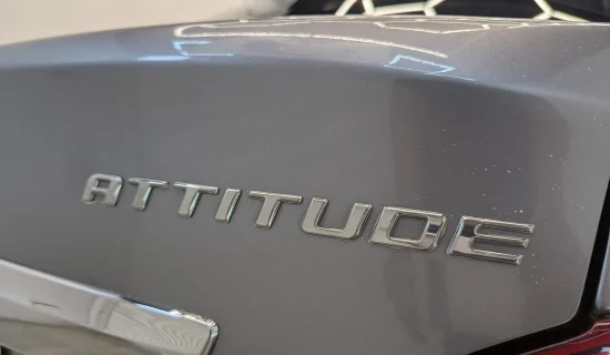 Dodge Attitude SE 2022 — exterior 9 de 10