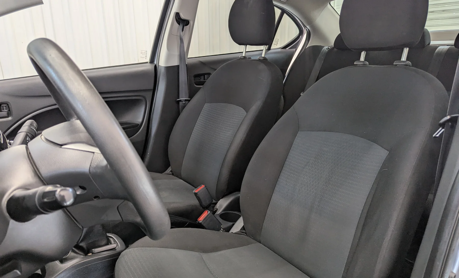 Dodge Attitude SE 2022 — interior 2 de 10