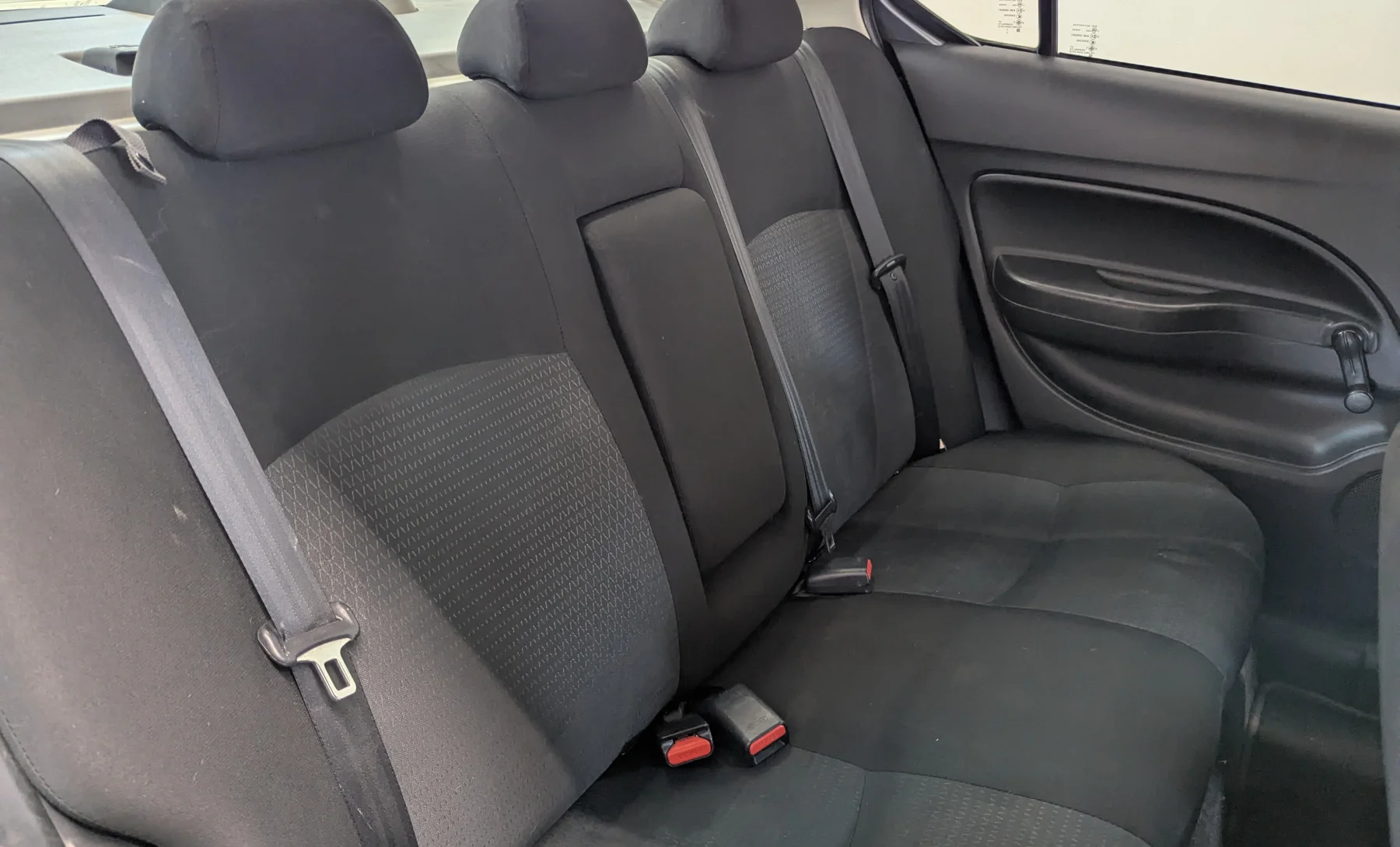 Dodge Attitude SE 2022 — interior 9 de 10