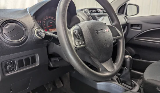Dodge Attitude SE 2022 — interior 1 de 10