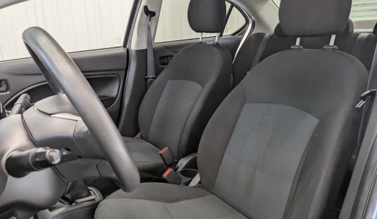 Dodge Attitude SE 2022 — interior 2 de 10