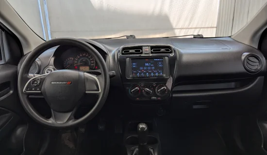 Dodge Attitude SE 2022 — interior 5 de 10