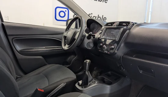 Dodge Attitude SE 2022 — interior 6 de 10