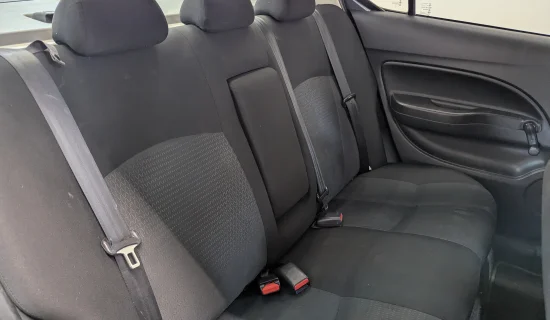 Dodge Attitude SE 2022 — interior 9 de 10
