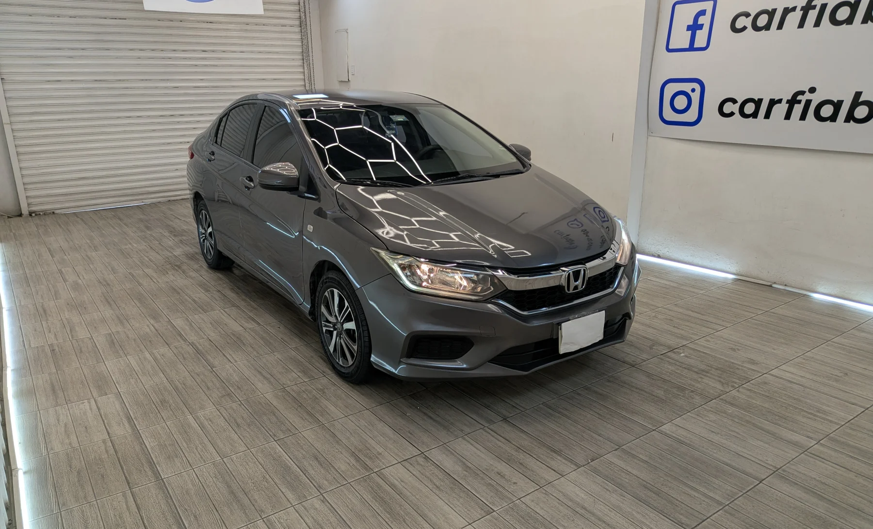 Honda City LX 2018 — exterior 3 de 10