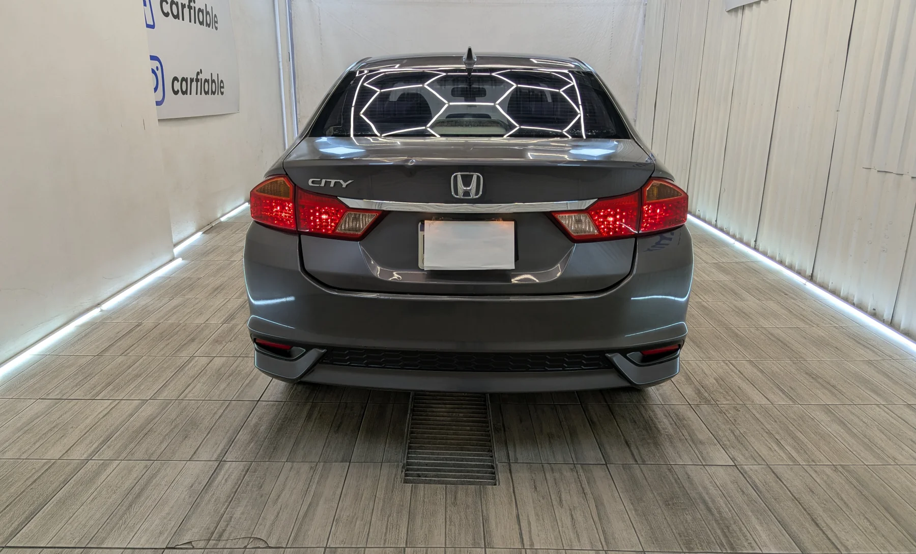 Honda City LX 2018 — exterior 5 de 10