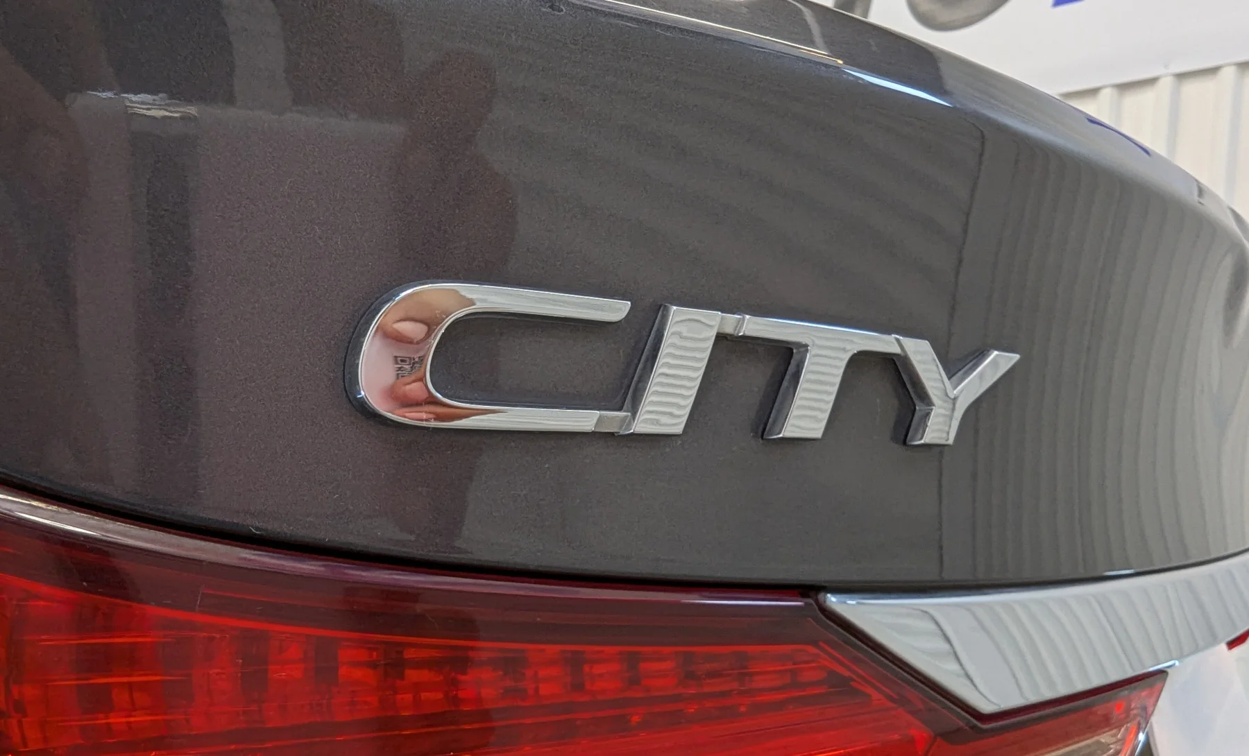 Honda City LX 2018 — exterior 8 de 10
