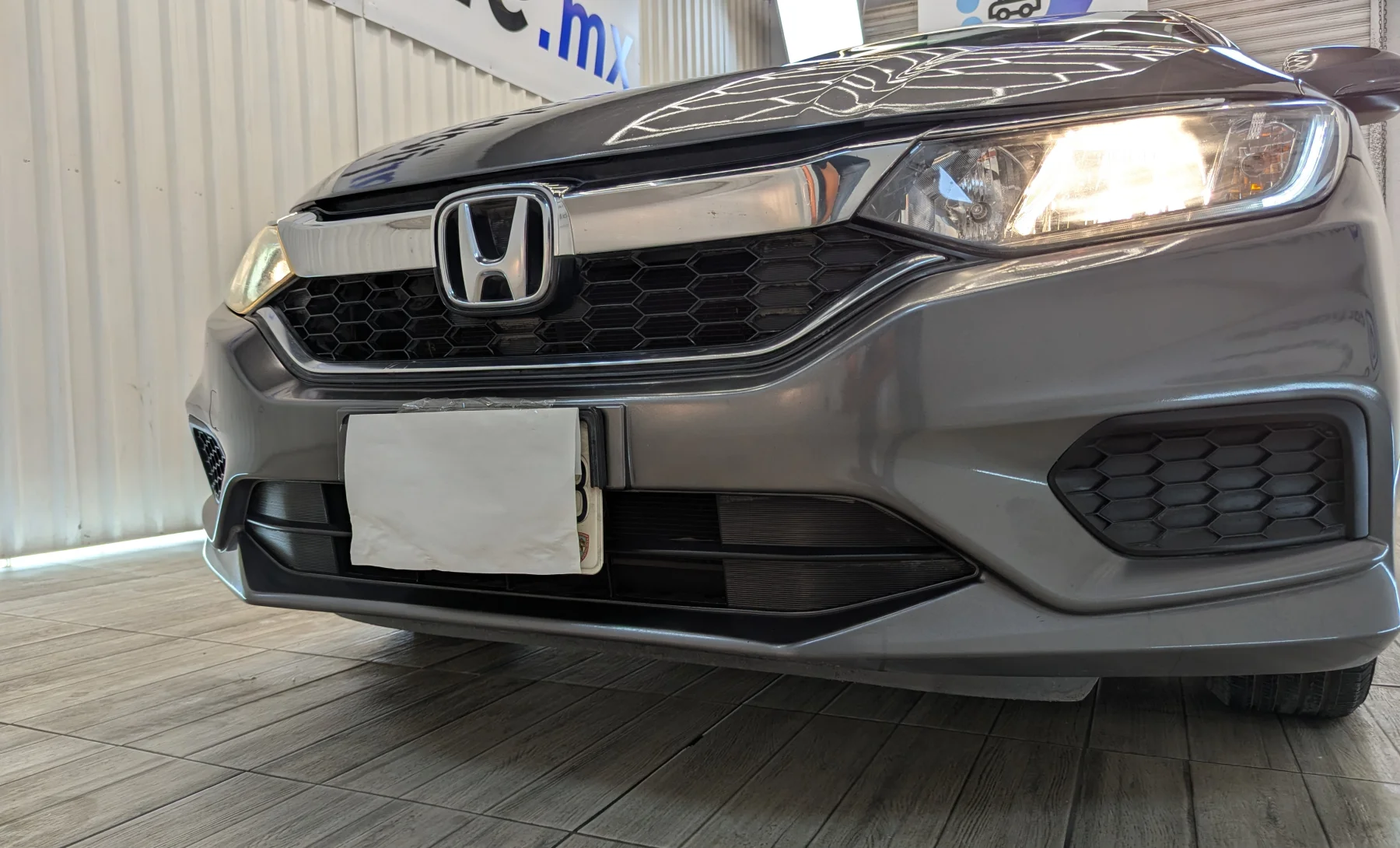 Honda City LX 2018 — exterior 7 de 10