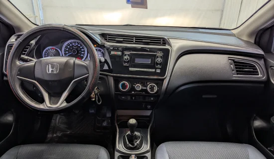 Honda City LX 2018 — interior 5 de 10