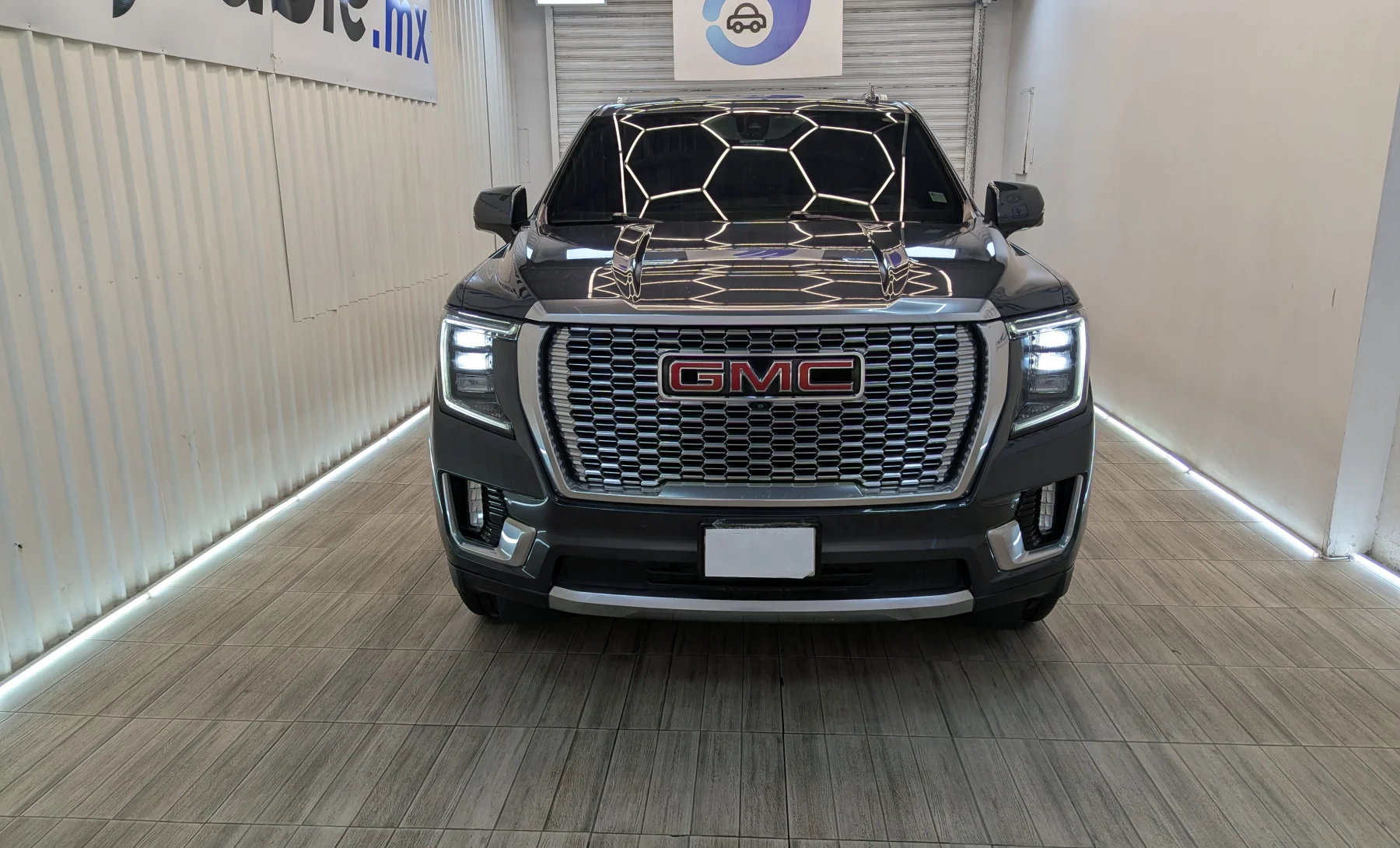 GMC Yukon Denali 2021 — exterior 2 de 10