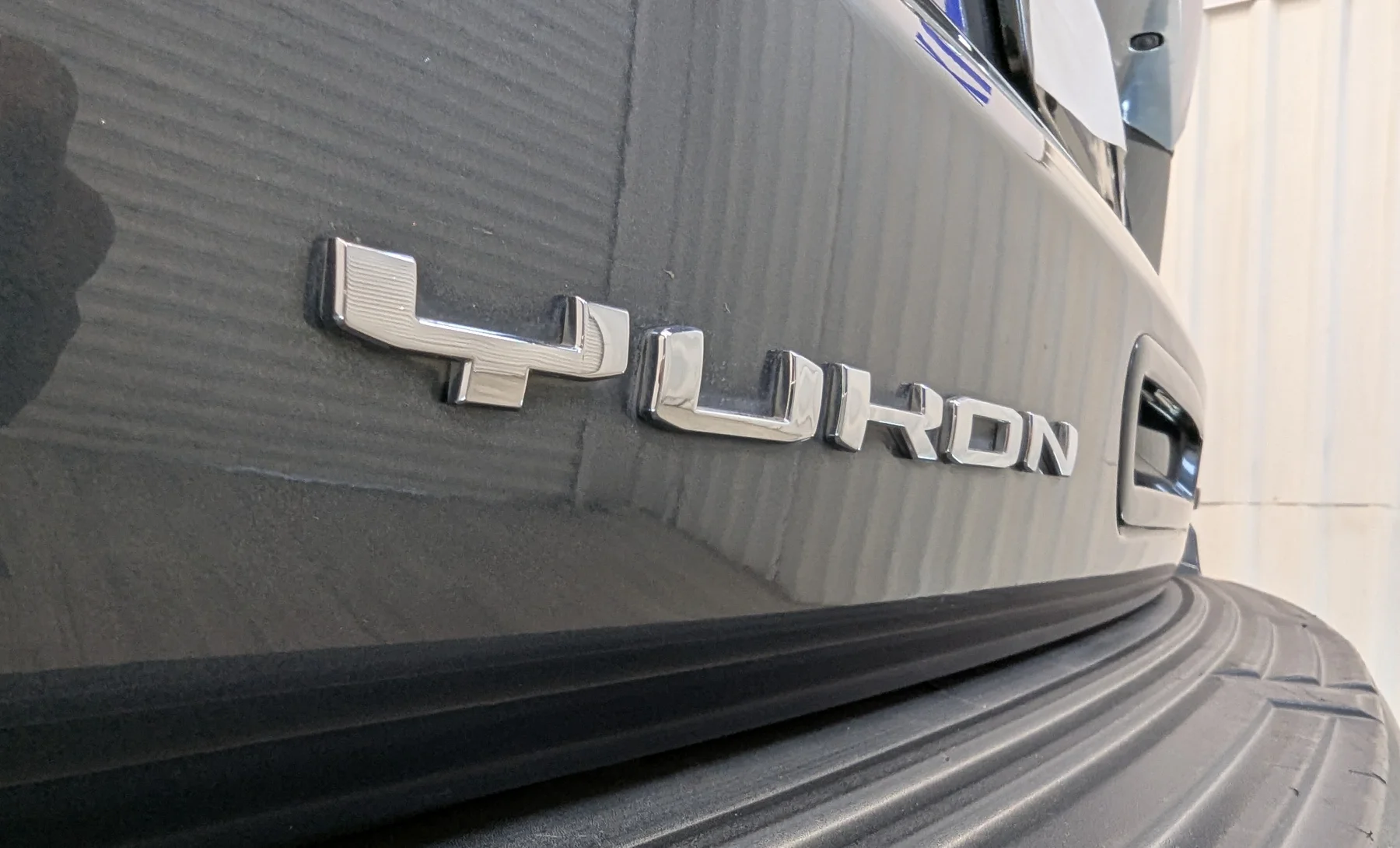 GMC Yukon Denali 2021 — exterior 8 de 10