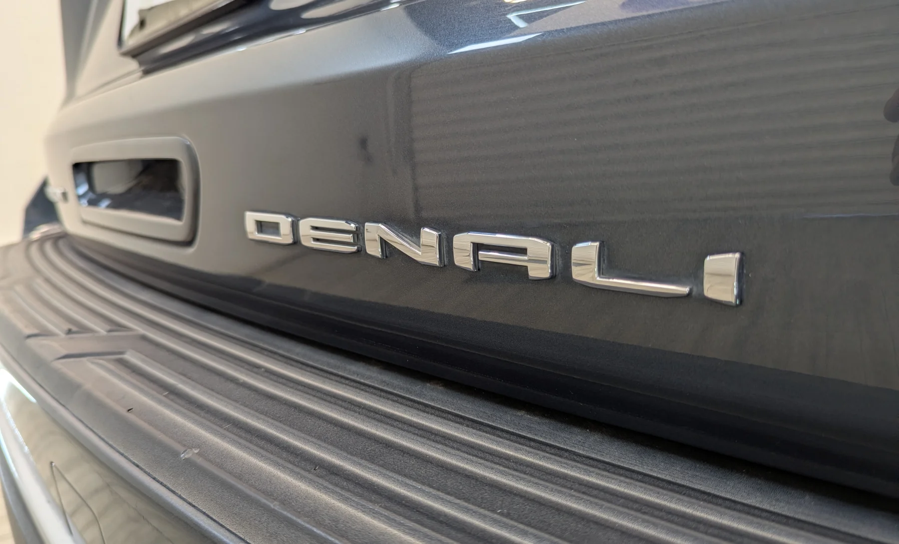 GMC Yukon Denali 2021 — exterior 9 de 10