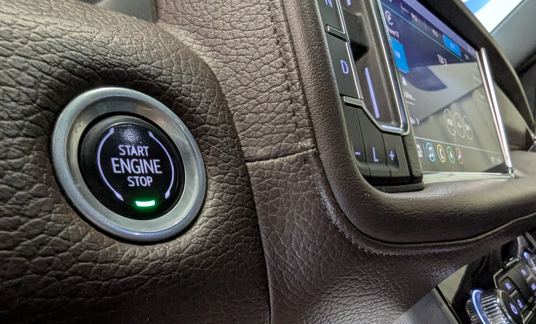 GMC Yukon Denali 2021 — interior 3 de 10