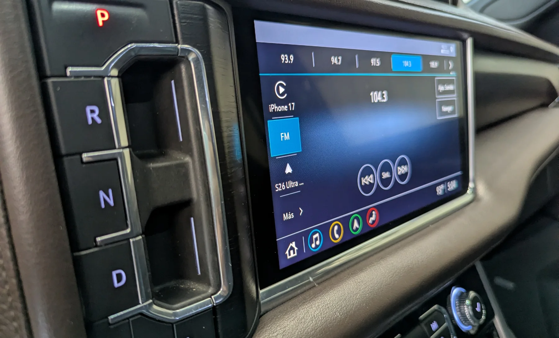 GMC Yukon Denali 2021 — interior 4 de 10