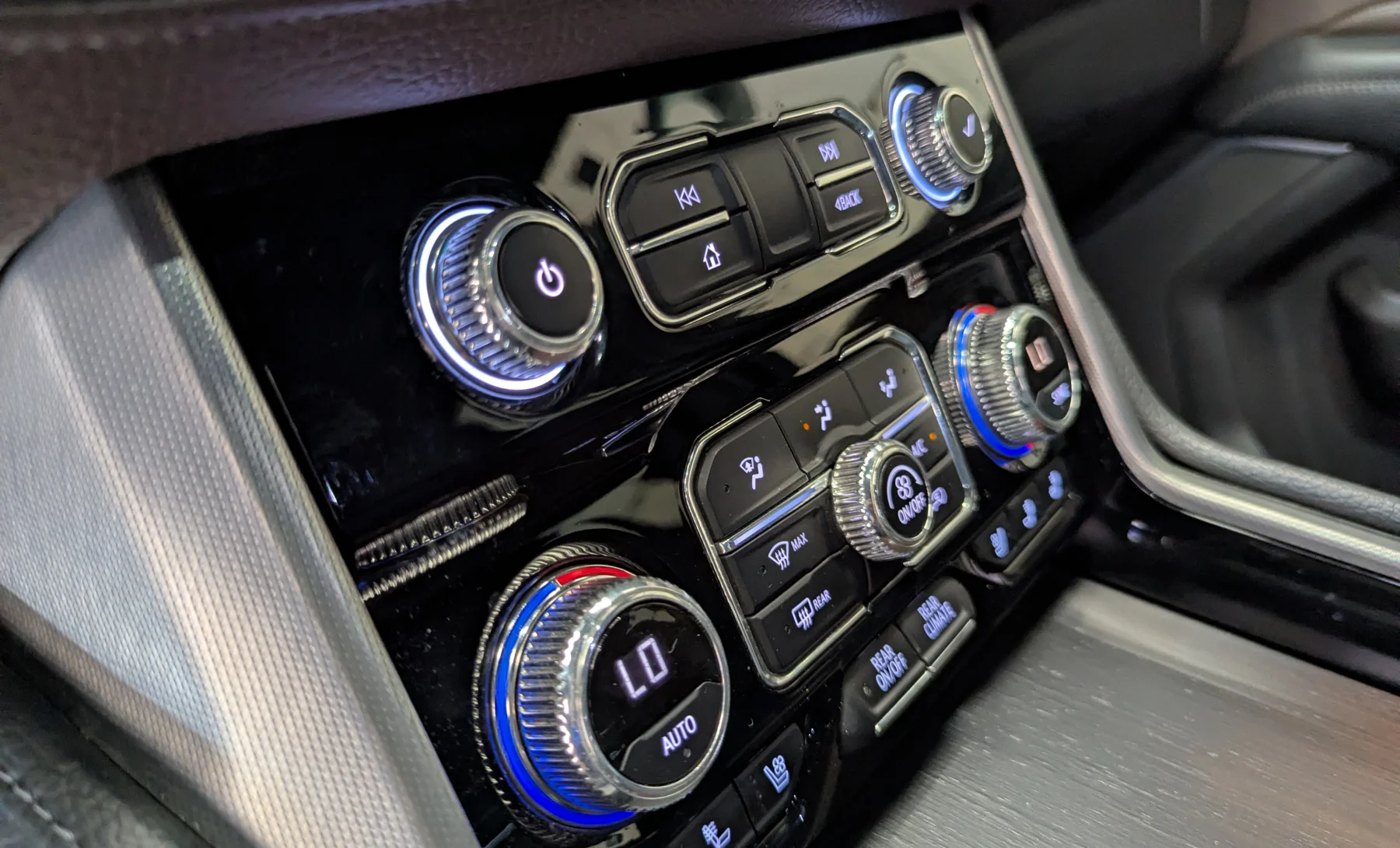 GMC Yukon Denali 2021 — interior 5 de 10