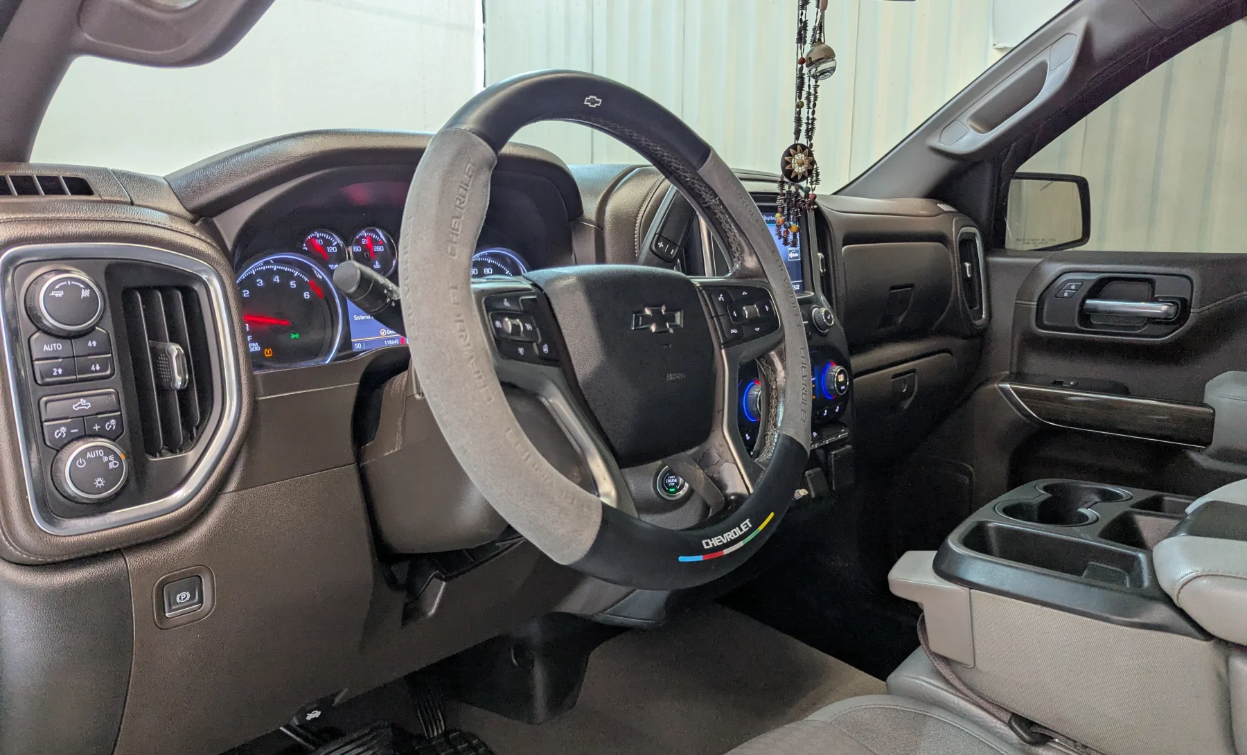 Chevrolet Silverado 1500 Custom 2019 — interior 1 de 10